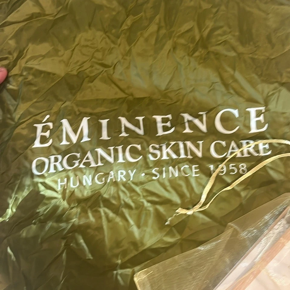 Productos y bolsa Eminence Spa Foto 4 de 4
