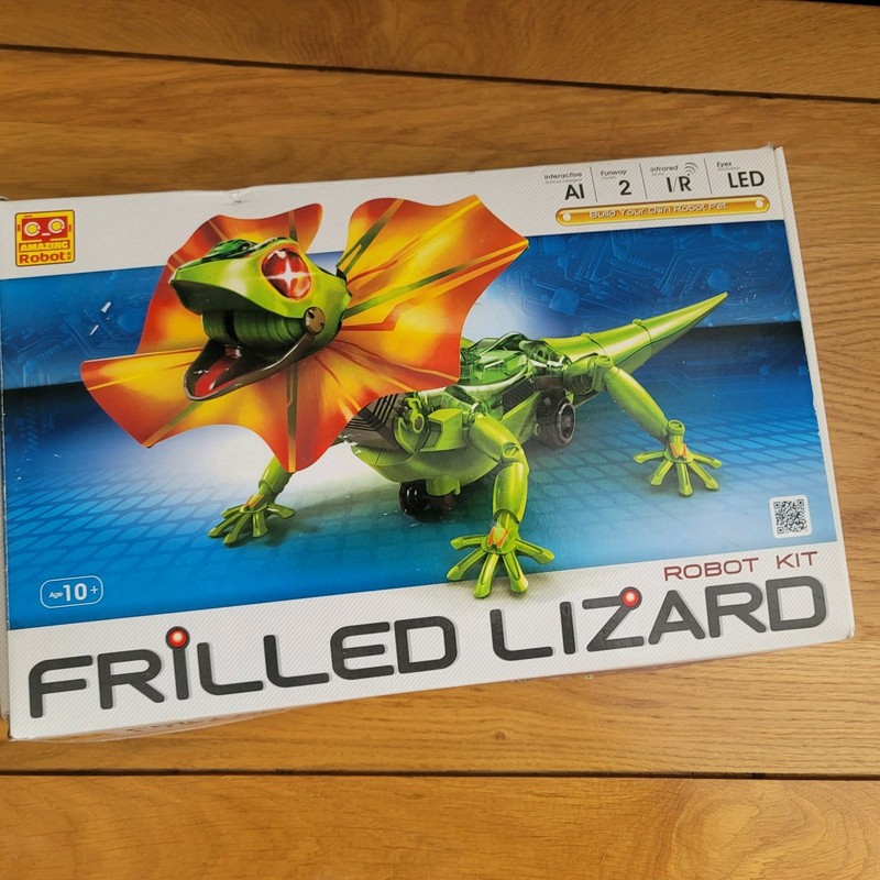 Frilled Lizard Robot Kit New In Box with Instructions 37cm when built