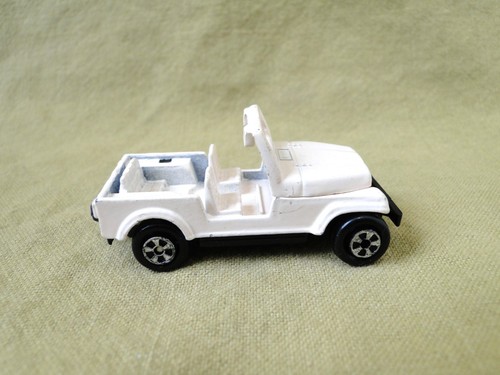 Vintage ERTL: Beige Jeep Diecast - Afbeelding 4 van 6