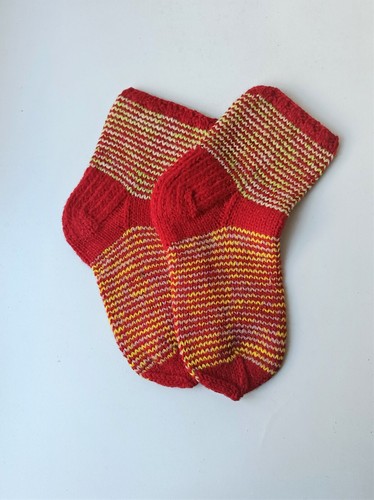 Size 5-6 1/2 women 4-5 1/2 men US/36-37 EU Hand knitted socks - Picture 3 of 5