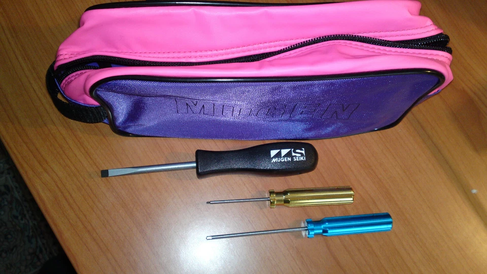 Mugen Werkzeugtasche + Werkzeug ,Schlitz-Imbus Schraubendreher. - Bild 2 von 2