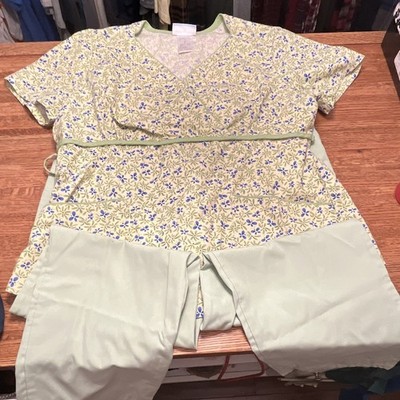 SB Scrubs Women s M 2-Piece Scrub Set Green/Blue Floral Cotton Woven Top & Pants