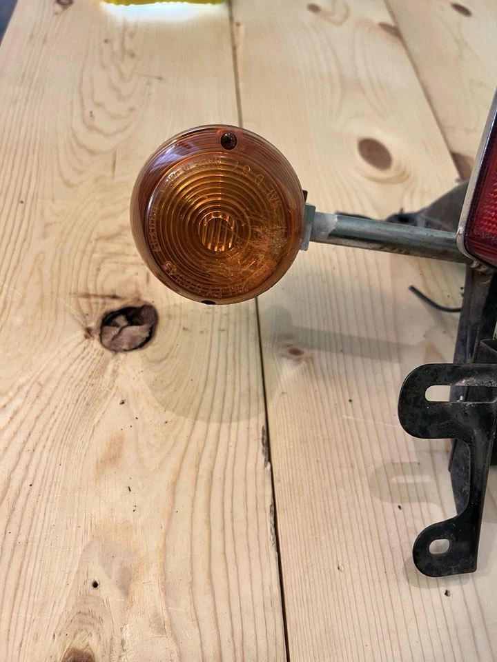 Luz de freno y soporte señal izquierda señal derecha honda cb360t 1974 1975 1976 Foto 3 de 4