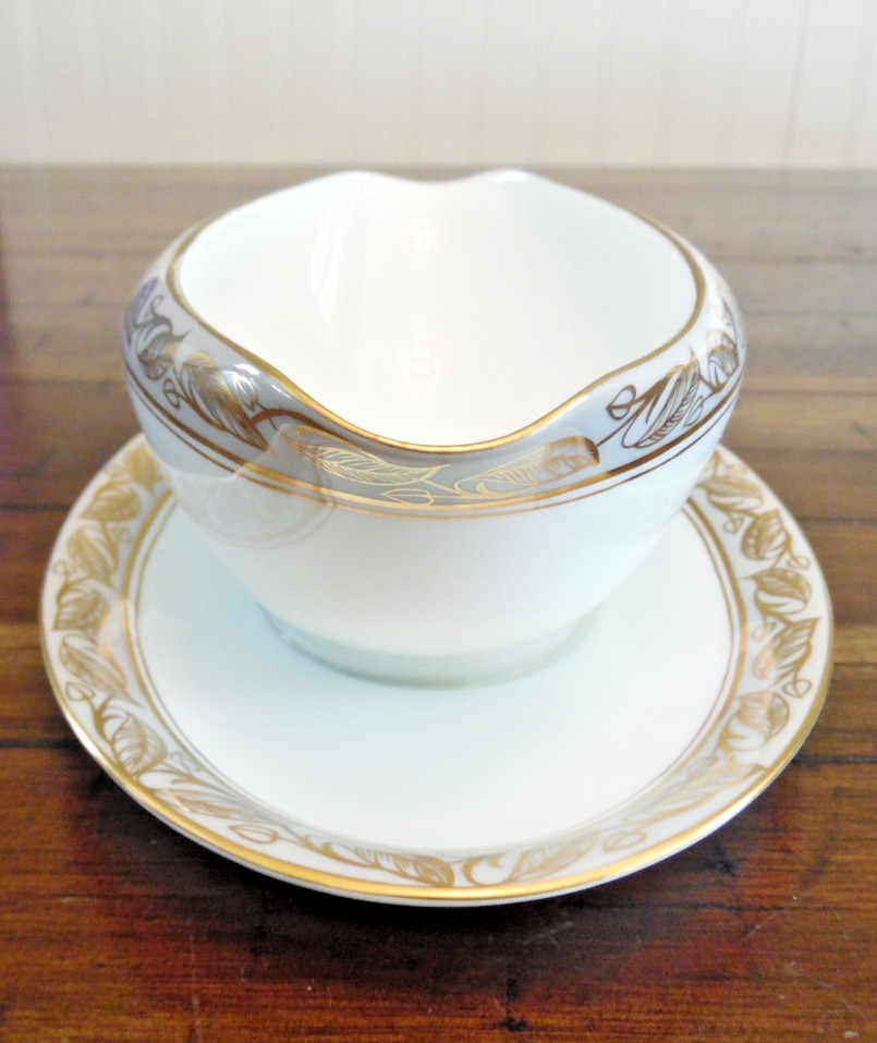 Noritake Greta #5272 Gravy Boat or Sauce Bowl with Underplate, 9 1/4"