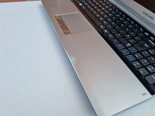 Fast Powerful Samsung 15.6” inch 500 GB SSD 8 GB RAM Win10Pro Wi-Fi Pentium B940 - Picture 12 of 24
