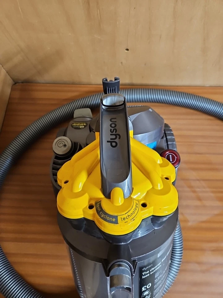 Dyson DC19 T2 Cylinder Hoover Vacuum Cleaner Fully Working - Image 4 of 4