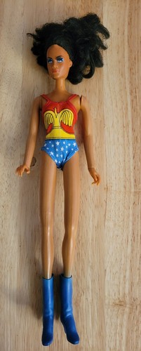 Mego Vintage Wonder Woman Puppe 1976 DC Comics Figur Lynda Carter 12 Zoll blaue Stiefel - Bild 1 von 6