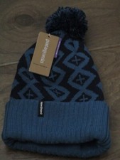 PATAGONIA POWDER TOWN BEANIE POM HAT IN PERENNIAL PINECONE WAVY BLUE NEW