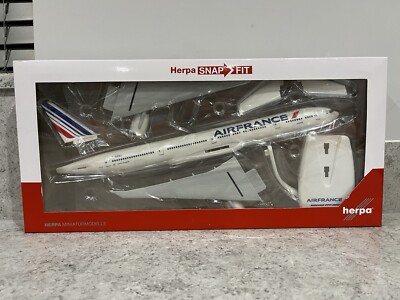 Herpa Snap-Fit - Air France Boeing 777-300ER Model - 1:2500
