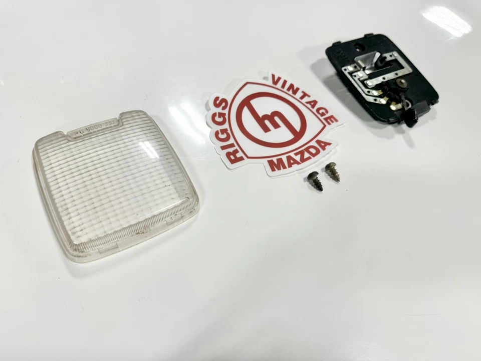 Luz domo Mazda Rx4 929 cupé vagón sedán Foto 2 de 4