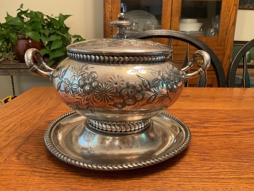 Meriden Britannia Quadruple Silver Plate #1814 Soup Tureen & Underplate - Picture 6 of 13