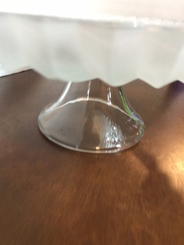 Indiana glass pedestal Cake Stand 10 1/2” interior diameter 4 7/16 “ tall - Picture 4 of 6