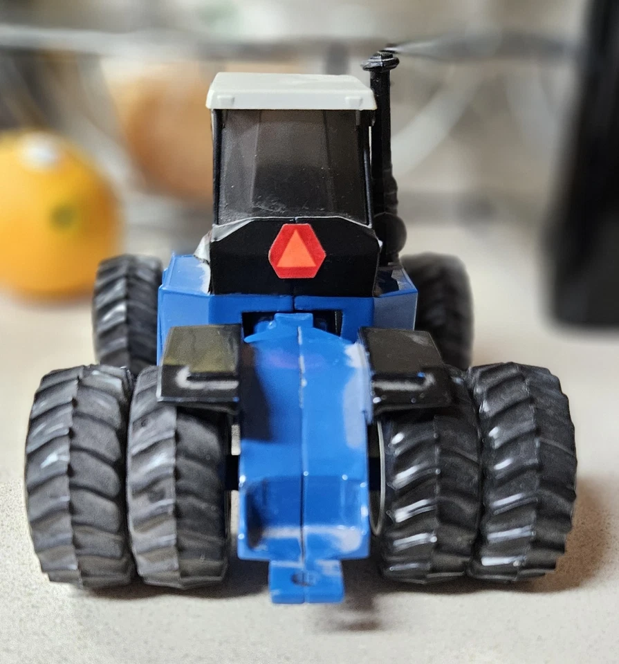 RARE Scale Models - Ford 1156 Versatile Tractor - 1:32 - 1990 "Parts Mart"  - Image 3 of 4