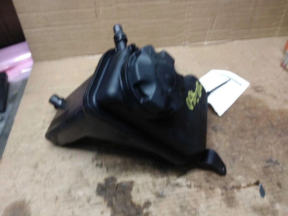 2011 BMW 328I Engine Coolant Reservoir Blue OEM 17137567462 128K Miles Foto 2 de 4