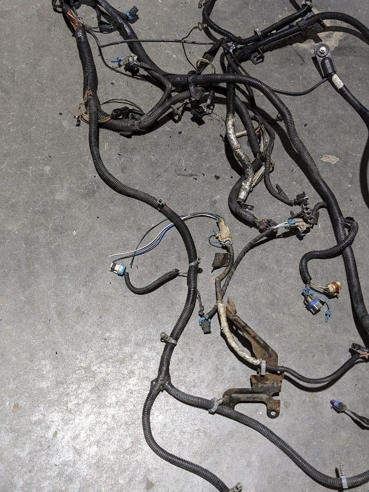 Arnés de cables de motor Avalanche 2003 5,3 L AT 4x4 1167642 Foto 3 de 4