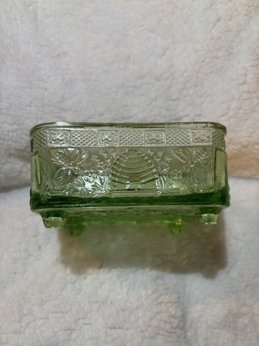 Rare Tiara Indiana Glass Beehive Covered Candy Dish in Chantily Green - Picture 5 of 12