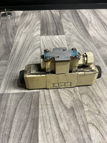 VICKERS Valve DG4V-3-2N-M-FW-B6-60 *Used* #4009A86PR2