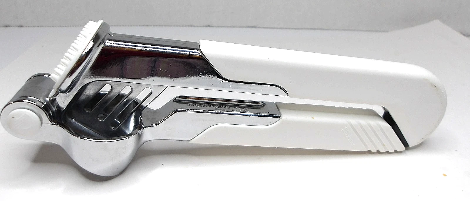 Pedrini Garlic Press w/ Built in Cleaner, Metal/Nylon, White, 7.75 in ITALY
Opens in a new window or