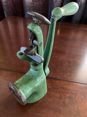 Vintage HARPER 1000 FOOD MINCER Hand Crank Cast Iron Mill Grinder