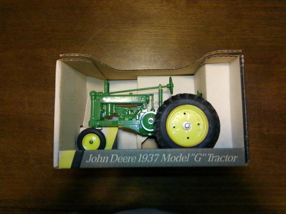 NEW IN BOX ERTL 1937 JOHN DEERE MODEL G 1/16 SCALE DIE CAST TRACTOR #548DO - Image 3 of 4