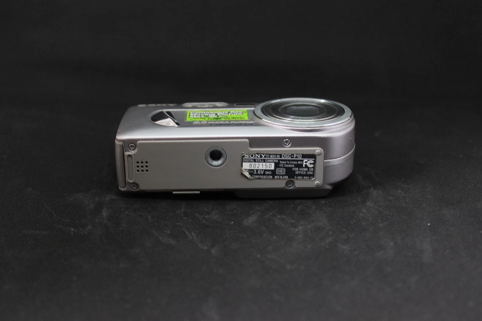 Sony Cyber-shot DSC-P10 5.0MP Digital Camera - Silver - Image 4 of 4