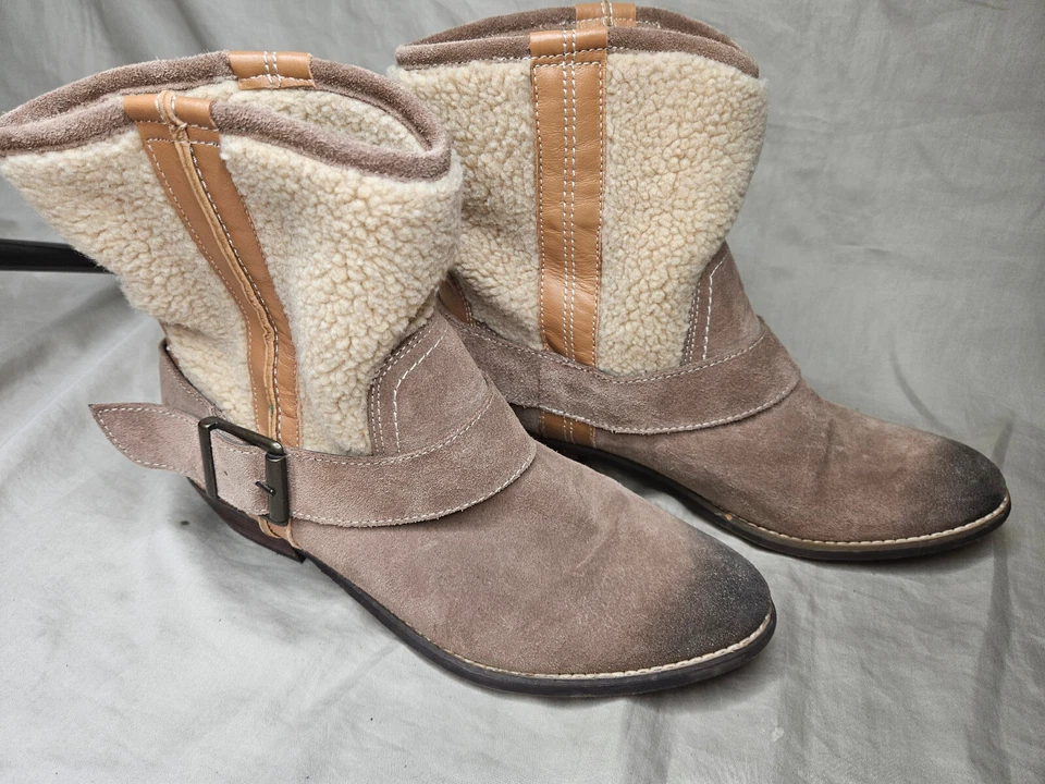 Botines de lana Kelsi Dagger para mujer 10 beige gamuza arnés punta redonda occidental Foto 2 de 4