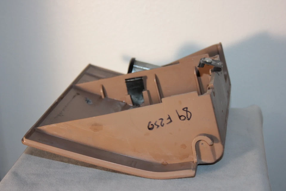 1987-1991 Ford F150 F250 F350 Bronco ashtray power socket E7TB15048A96A brown - Image 4 of 4