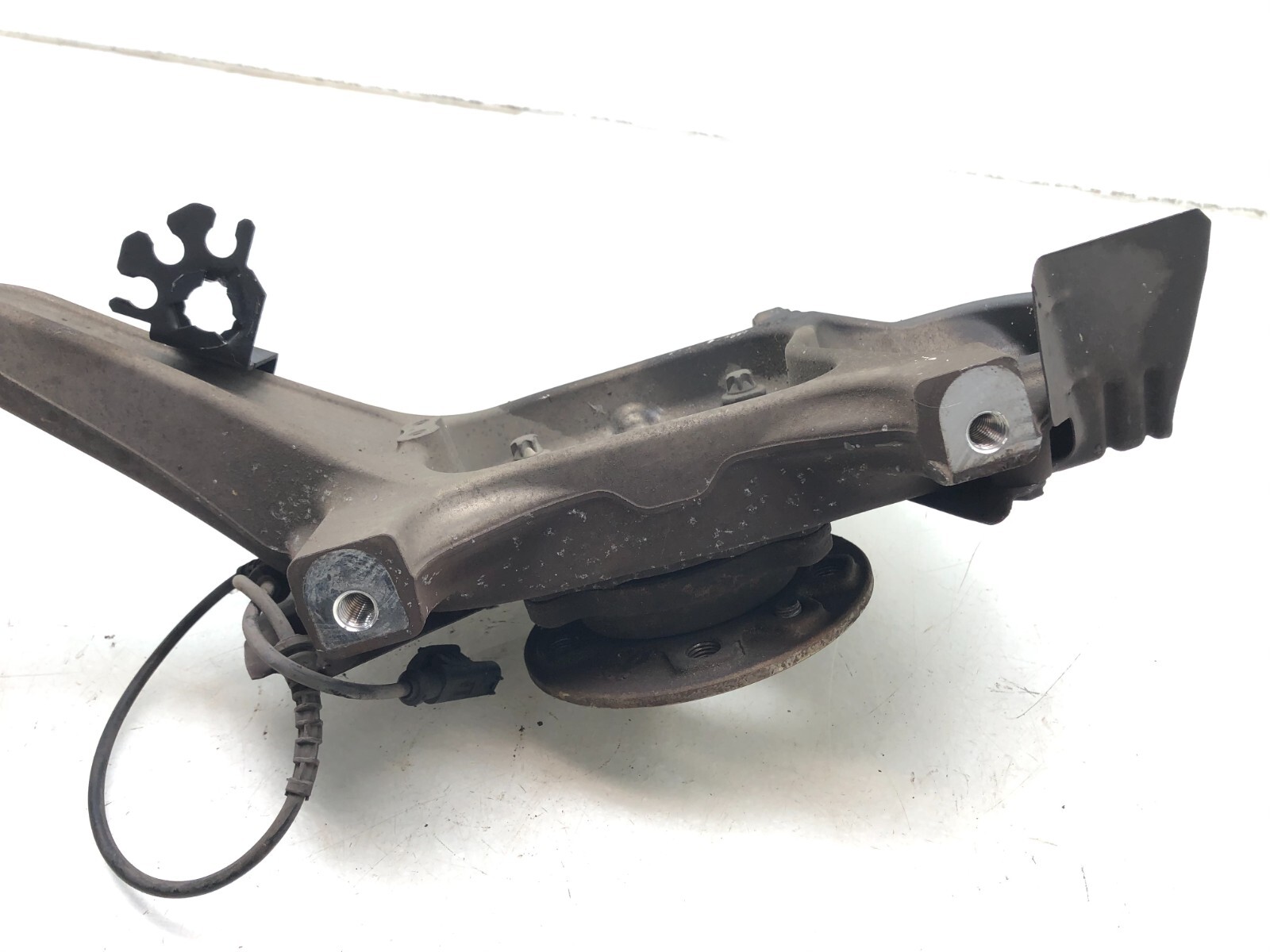 2014-2017 MASERATI GHIBLI S Q4 AWD RIGHT PASSENGER FRONT SPINDLE KNUCKLE OEM.