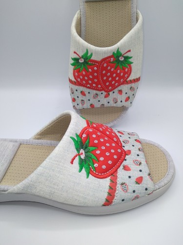 DeValverde Scuff - Ladies - 1503 - Strawberries - Gris Marino Verdinas - Picture 12 of 23