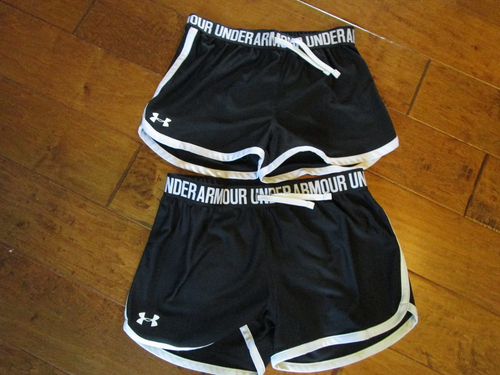 2 Under Armour Mädchen schwarz & weiß Shorts Jugend Large & XL lose Wärmeausrüstung