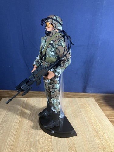 1999 GI JOE Then & Now - Modellino Land Warrior con supporto - scala 1/6 - Foto 7 di 8