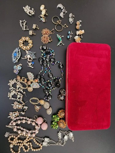 vintage costume jewelry lot of 31 pcs