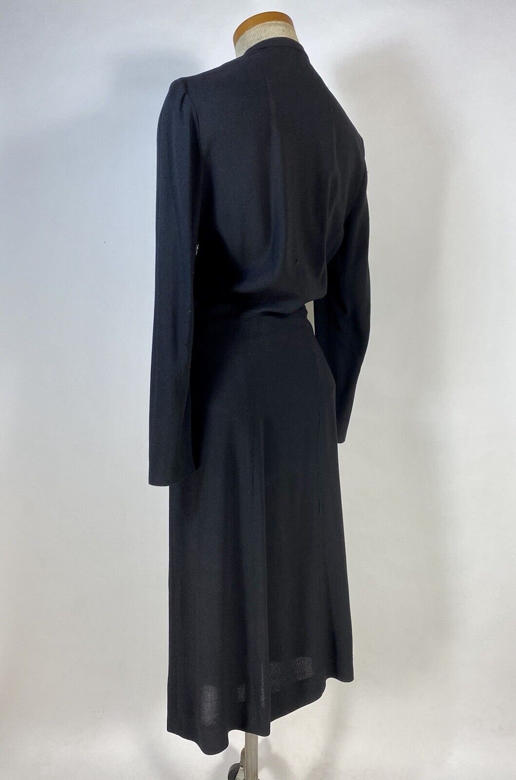 Vintage 1940's black wool crepe dress with neckli… - image 4