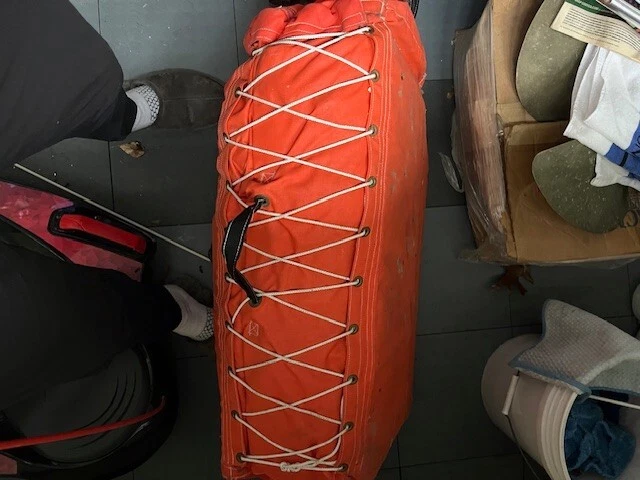 Balsa salvavidas Switlik Valise MD 6 hombres en alta mar Foto 2 de 3