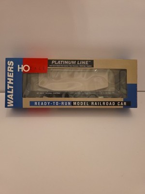 Walthers Platinum Line Canadian 50' Bulkhead Flat Car