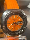 Seiko 5 Sports 6119-6400 naranja – 21 jewels – 1970s -bisel interno no funcional