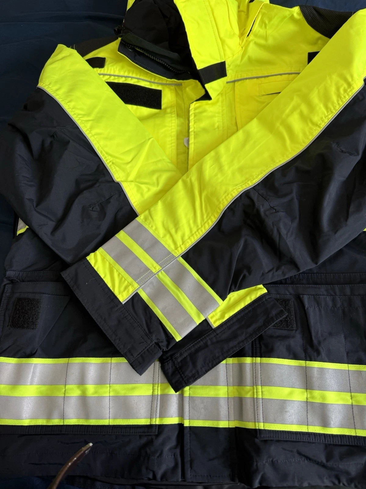 Men’s Hi-Vis Responder 5.11 Tactical Jacket Yellow Size Medium - product detail image 4