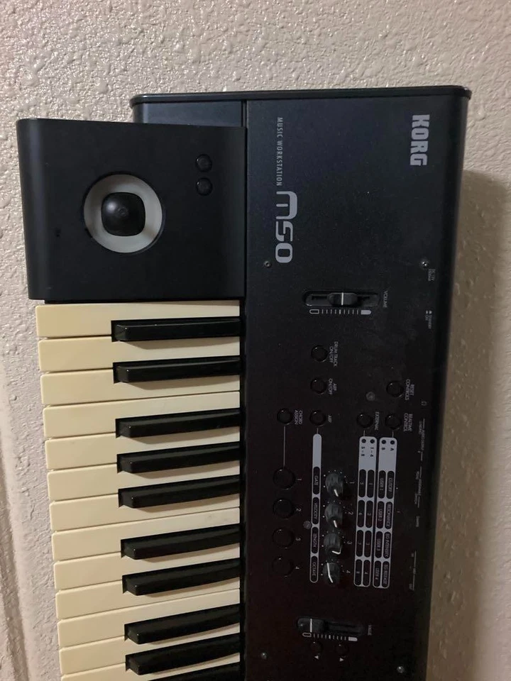 KORG M50 61 Key Synthesizer Workstation keyboard Music Instruments - Image 2 of 4