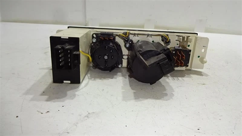 Temperature Control With AC With Rear Defrost Fits 00-02 CAVALIER 647205 Foto 4 de 4