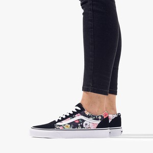 mujeres con tenis vans