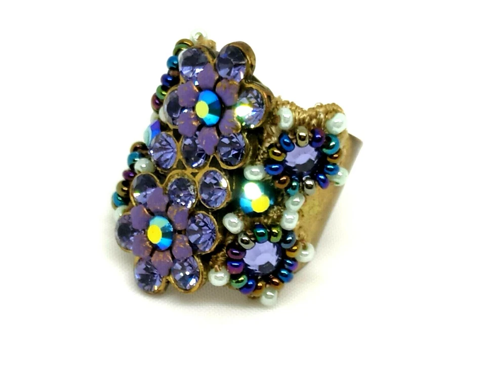 Anillo de cristal ajustable floral grande colorido tonos púrpura de Michal Negrin Foto 3 de 4