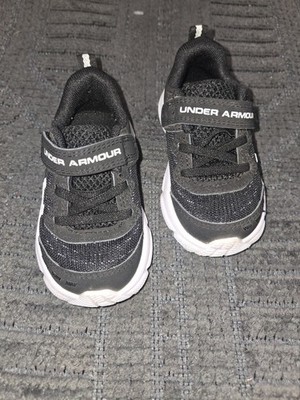 Baby Boy Low Top Under Armour Black White Sneakers Size 5K EUC 