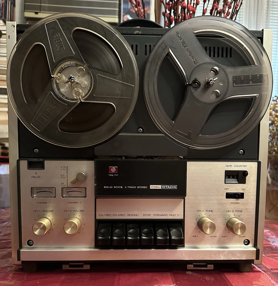 Hitachi TRQ-717 carretel a carretel estado sólido 4 faixas estéreo precisa de manutenção como está - Imagem 2 de 4