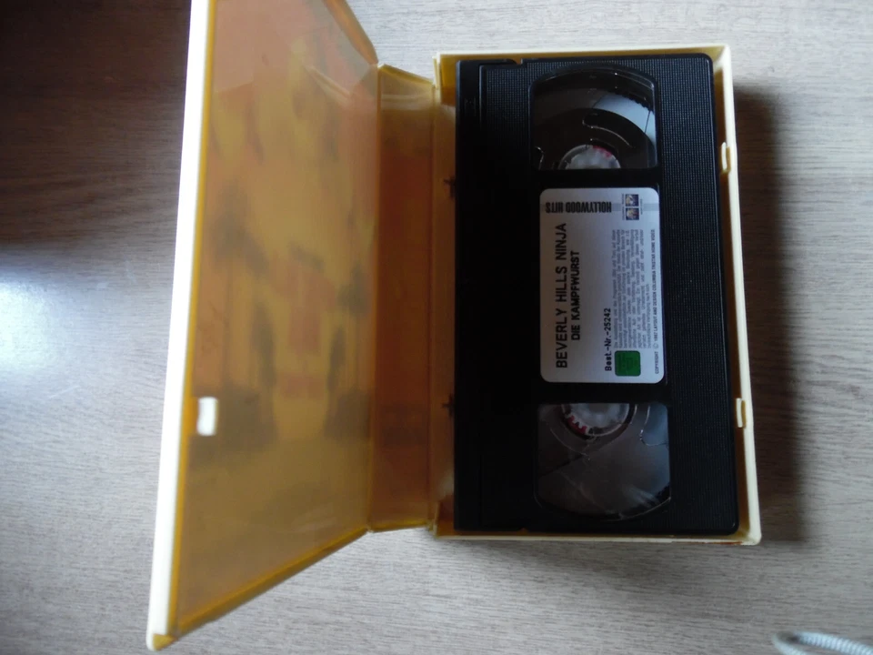 Beverly Hills Ninja Die Kampfwurst Columbia VHS Erstauflage  - Bild 2 von 3