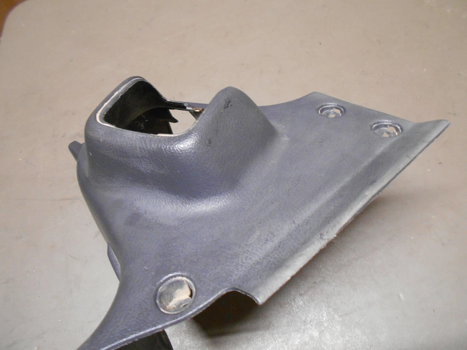 90-93 Geo Storm Station Wagon Wagonback Dark Grey RH Rear Seat Belt Trim Panel Foto 3 de 4