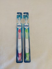 Lot X2 Oral B Sensitive Deep Clean Toothbrushes 1 Pink 1 Green BNIP