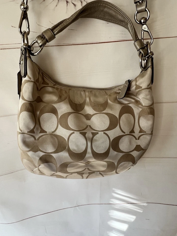 Cartera Coach Bandolera y Asa Mediana Beige y Marrón Material Plateado Herrajes Foto 4 de 4