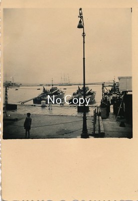 Foto WK II - Kriegsmarine Torpedo Boote im Hafen X231