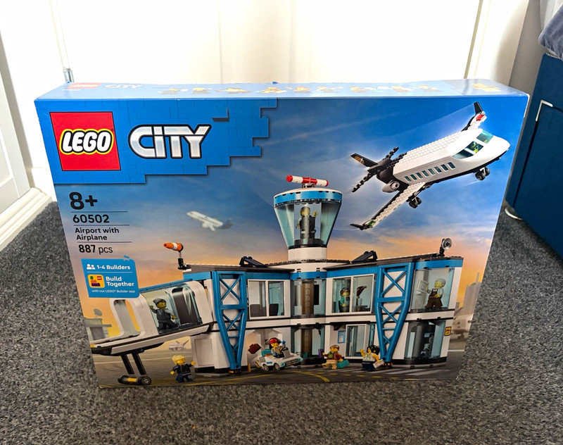 LEGO City Airport with Airplane 60502 Airport Set 887 Pieces Age 8+