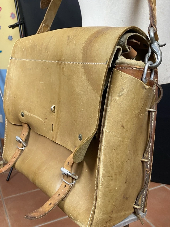Vintage 1960s Thick Leather Camel Work Bag - Image 3 of 4